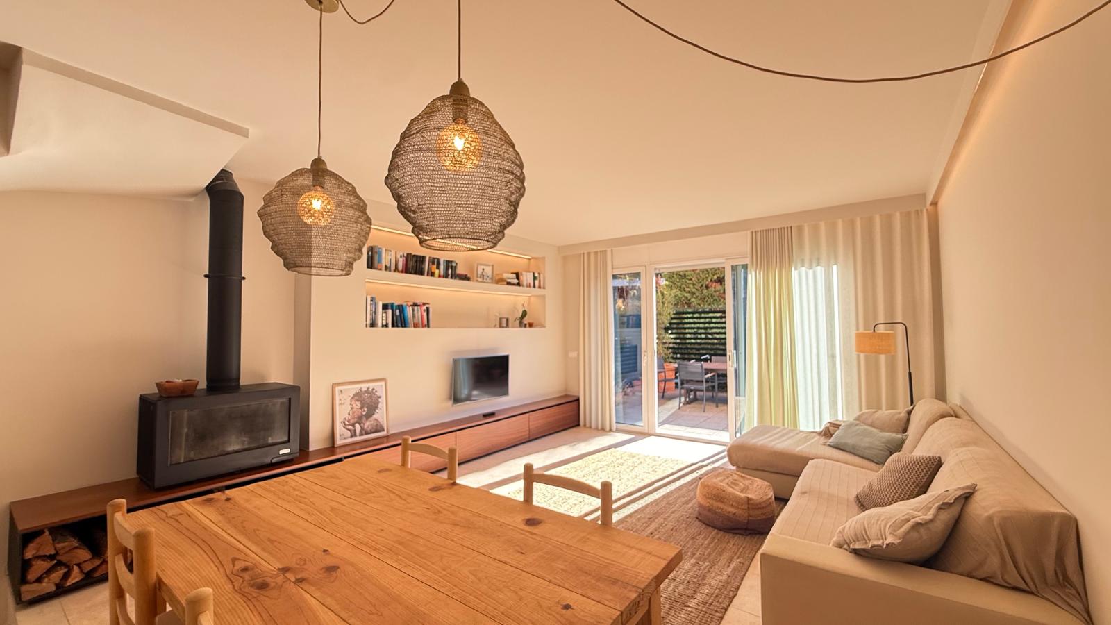 Casa con jardín y piscina comunitaria,  situada a pie del casco histórico de Pals, Girona, Baix Empordà.
