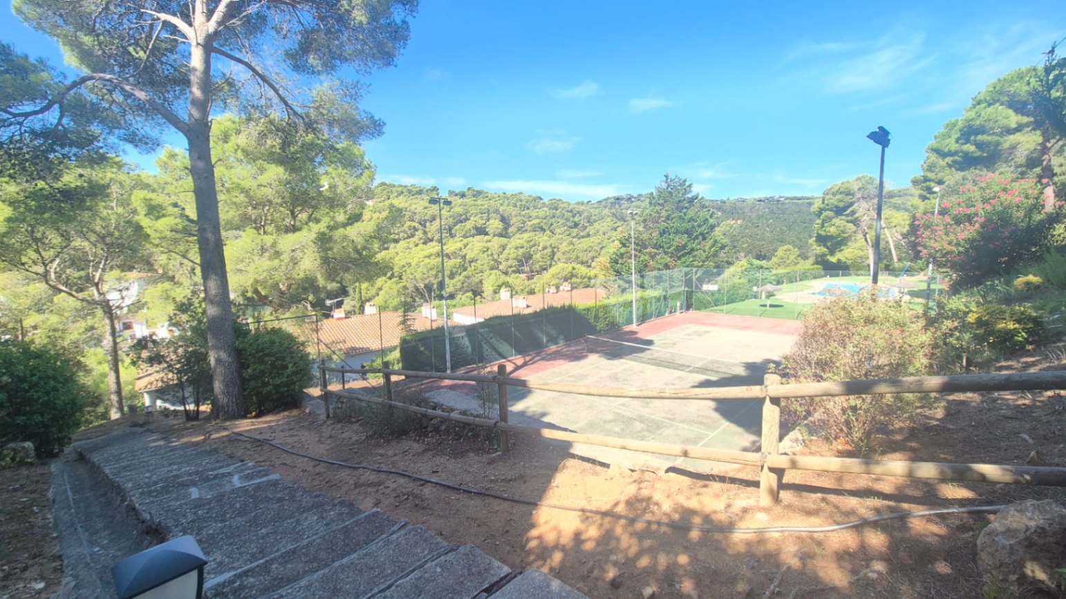 FANTASTIC SINGLE-FAMILY HOME WITH FOUR WINDS, LOCATED VERY CLOSE TO TAMARIU BEACH.