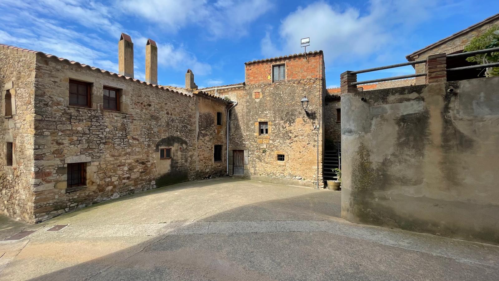 JOYA ARQUITECTÓNICA EN PLENO CORAZÓN DEL BAIX EMPORDÀ