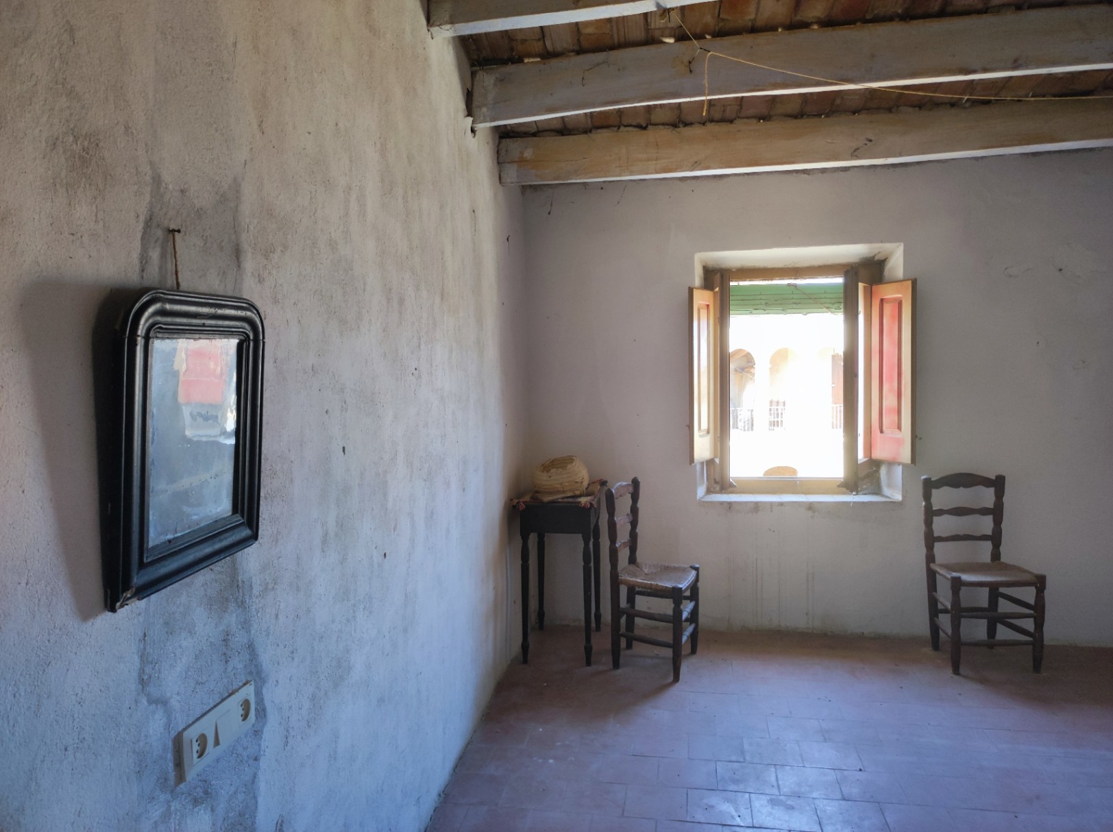 Casa de pueblo a restaurar en venta, con patio y terraza con amplias vistas, situada en Albons, Girona, Baix Empordà