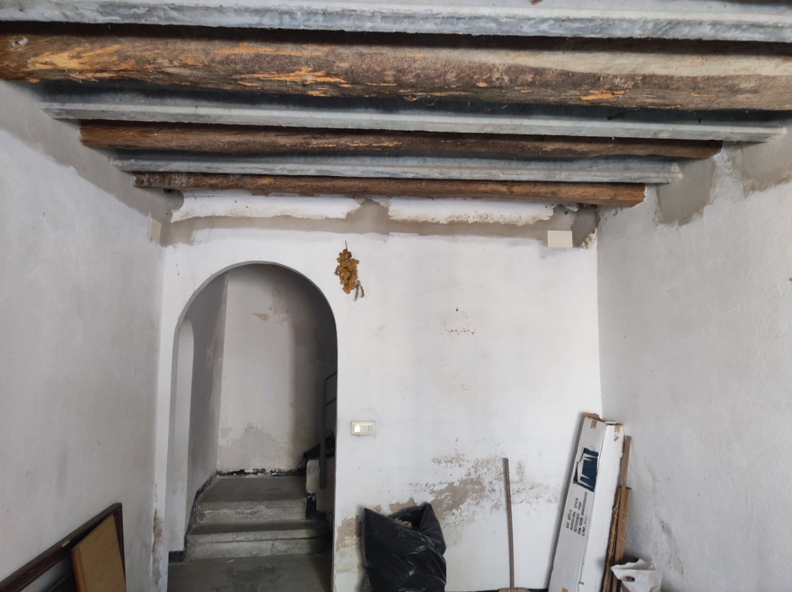 Casa de pueblo a restaurar en venta, con patio y terraza con amplias vistas, situada en Albons, Girona, Baix Empordà