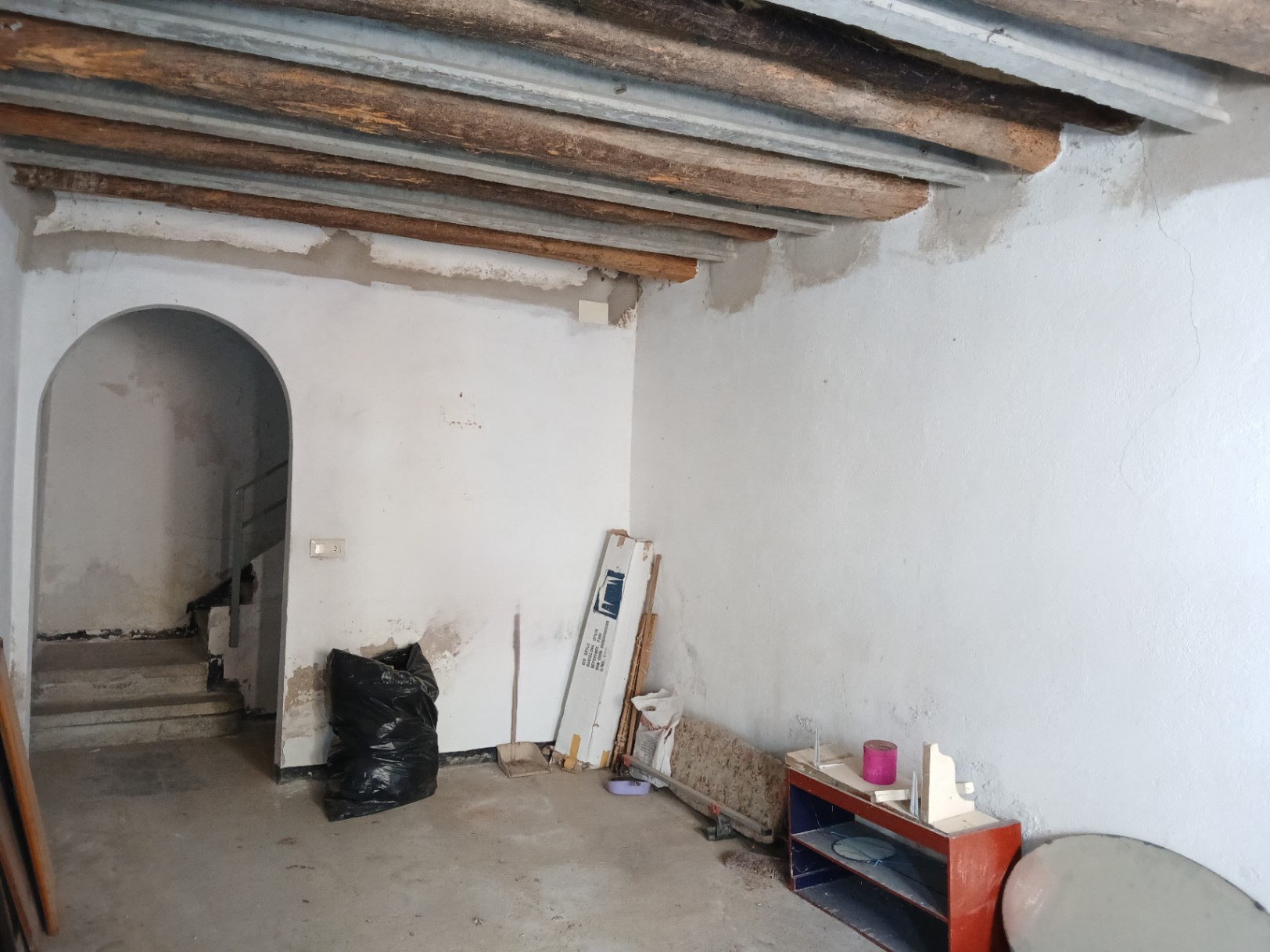 Casa de pueblo a restaurar en venta, con patio y terraza con amplias vistas, situada en Albons, Girona, Baix Empordà