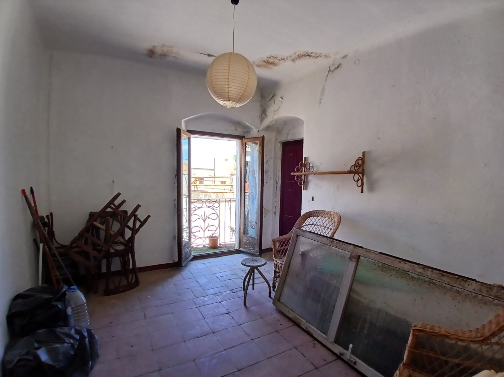 Casa de pueblo a restaurar en venta, con patio y terraza con amplias vistas, situada en Albons, Girona, Baix Empordà
