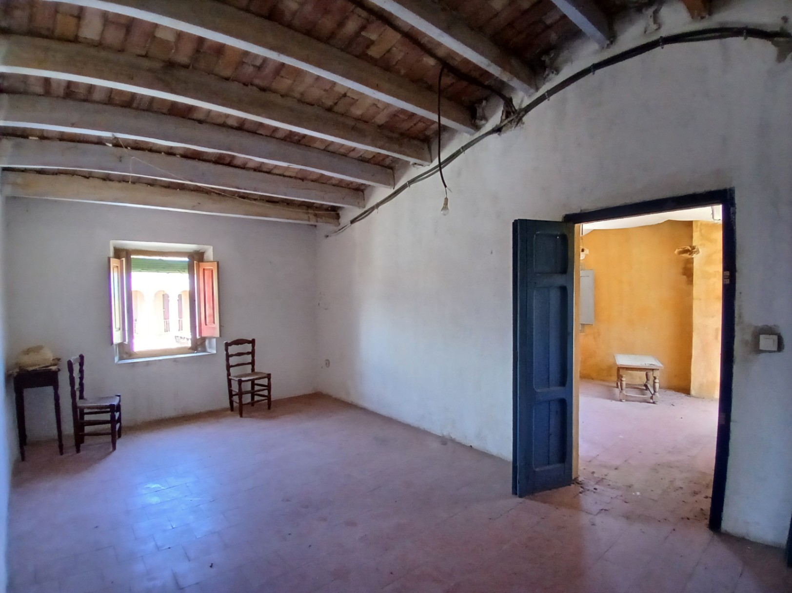 Casa de pueblo a restaurar en venta, con patio y terraza con amplias vistas, situada en Albons, Girona, Baix Empordà