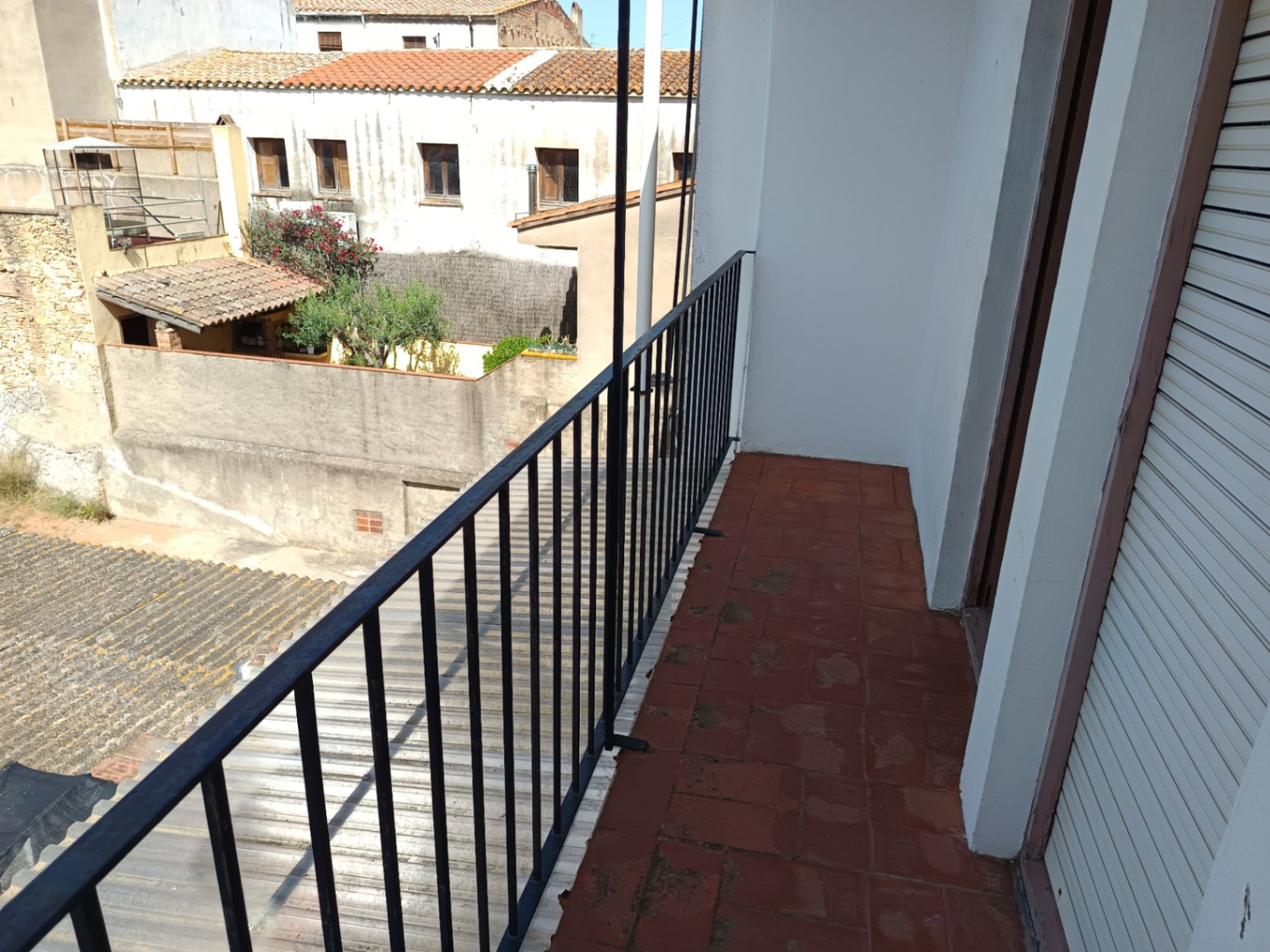 Casa de pueblo en venta, con gran jardín, varias terrazas y local comercial -  Centro de Palafrugell, Girona, Baix Empordà.