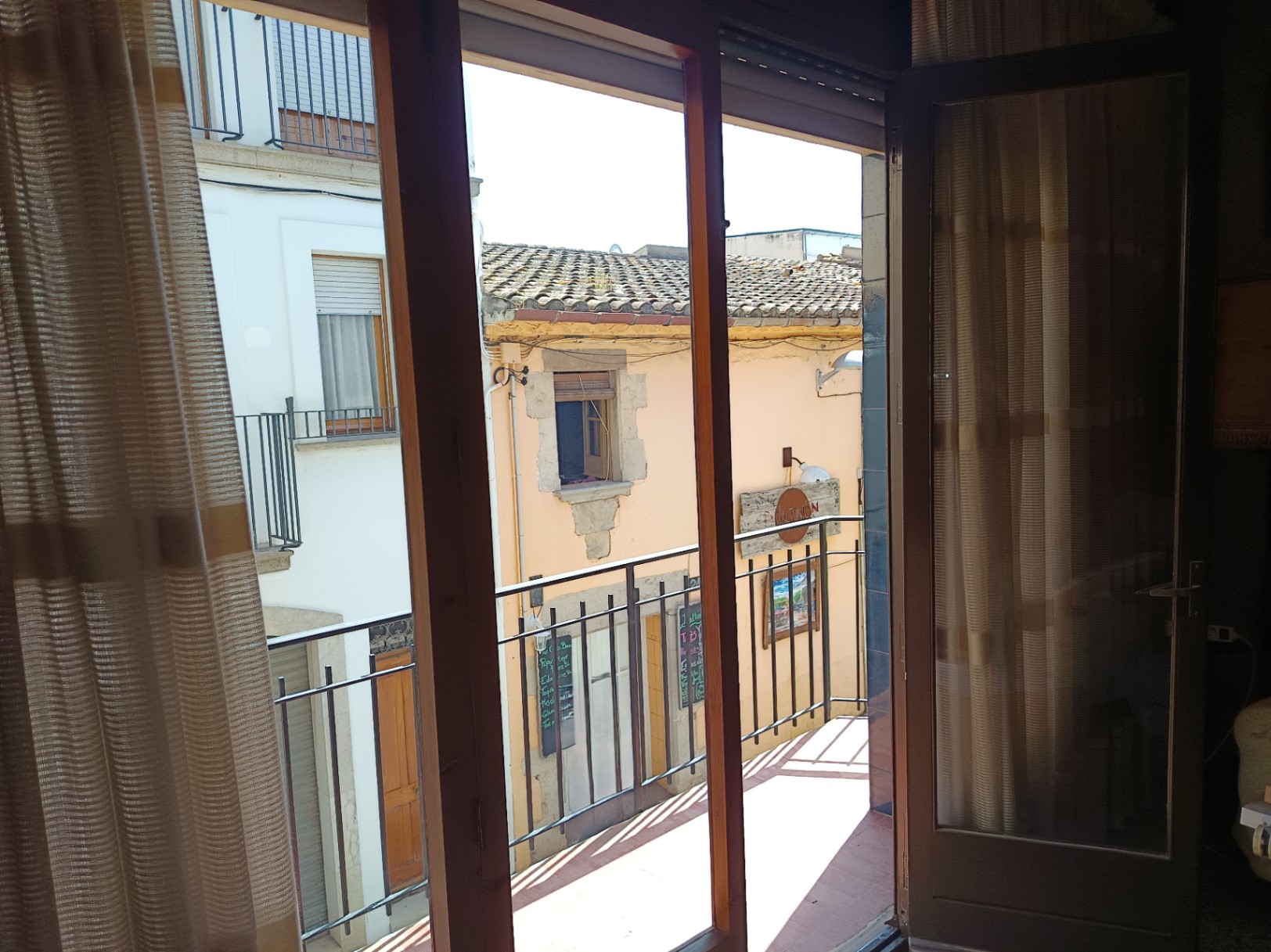 Casa de pueblo en venta, con gran jardín, varias terrazas y local comercial -  Centro de Palafrugell, Girona, Baix Empordà.