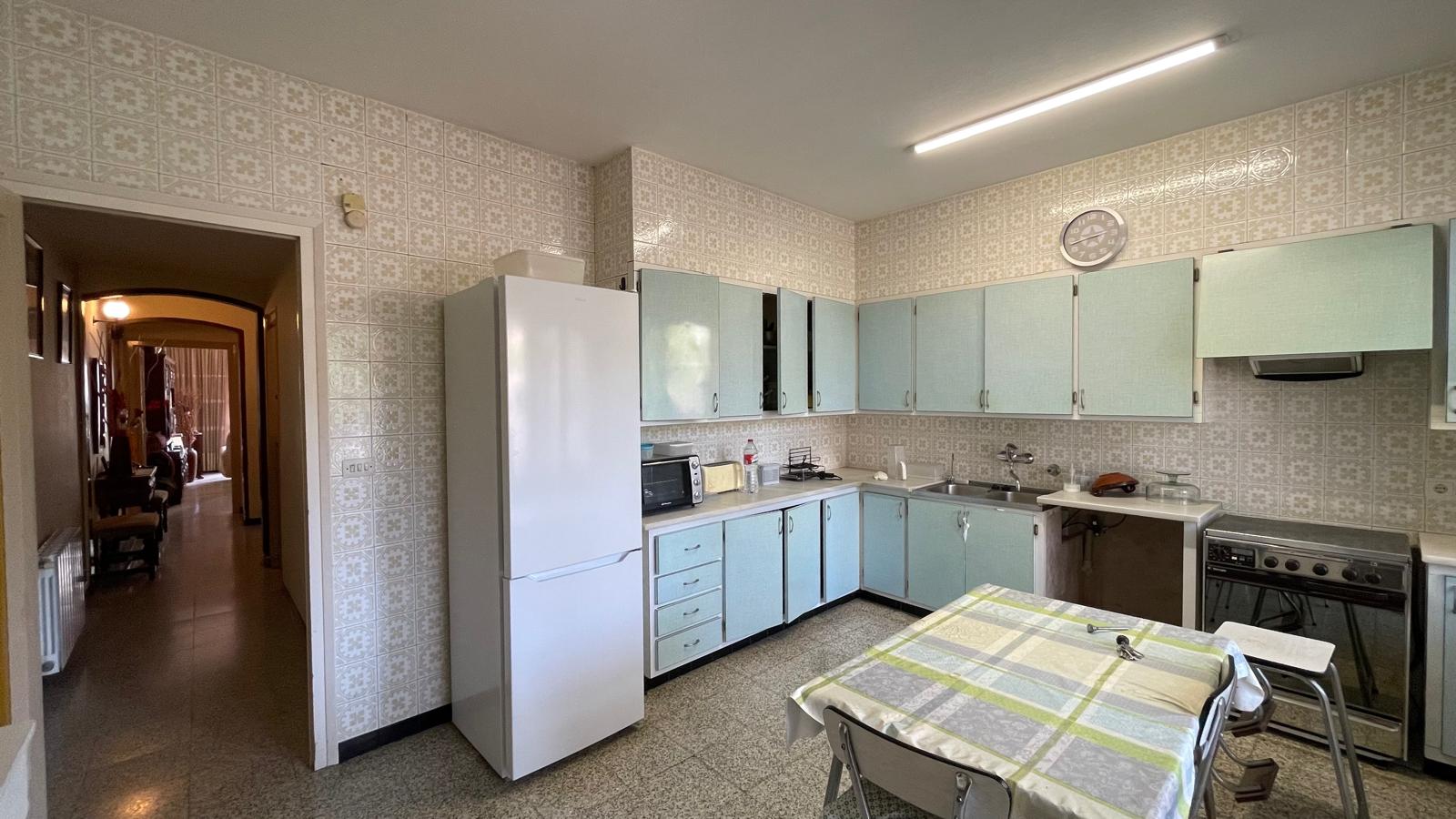 Casa de pueblo en venta, con gran jardín, varias terrazas y local comercial -  Centro de Palafrugell, Girona, Baix Empordà.