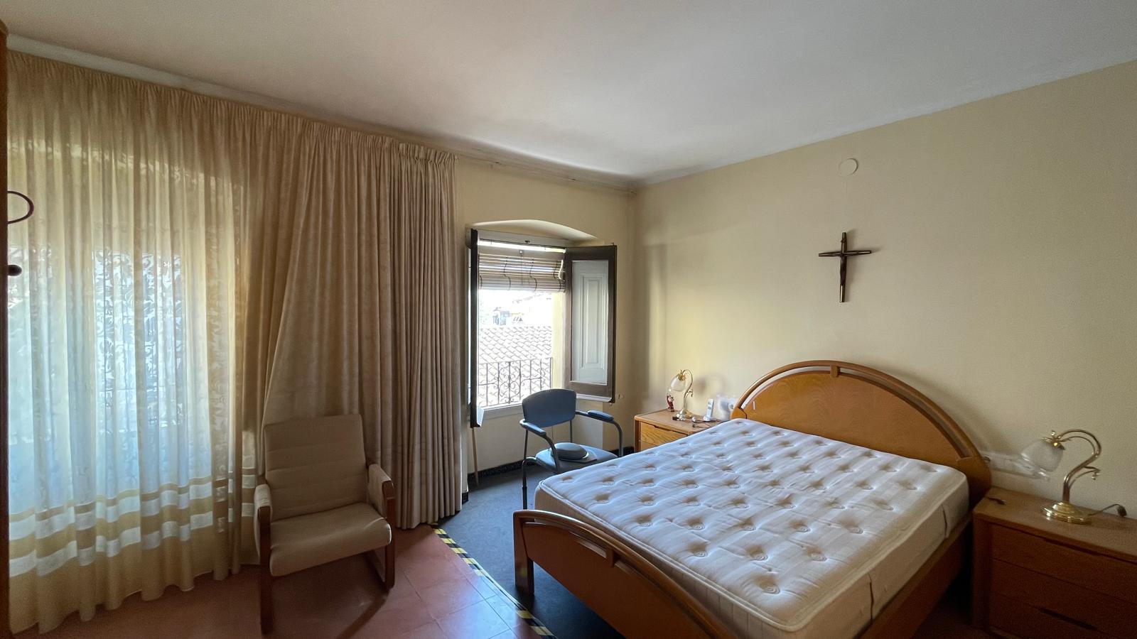 Casa de pueblo en venta, con gran jardín, varias terrazas y local comercial -  Centro de Palafrugell, Girona, Baix Empordà.