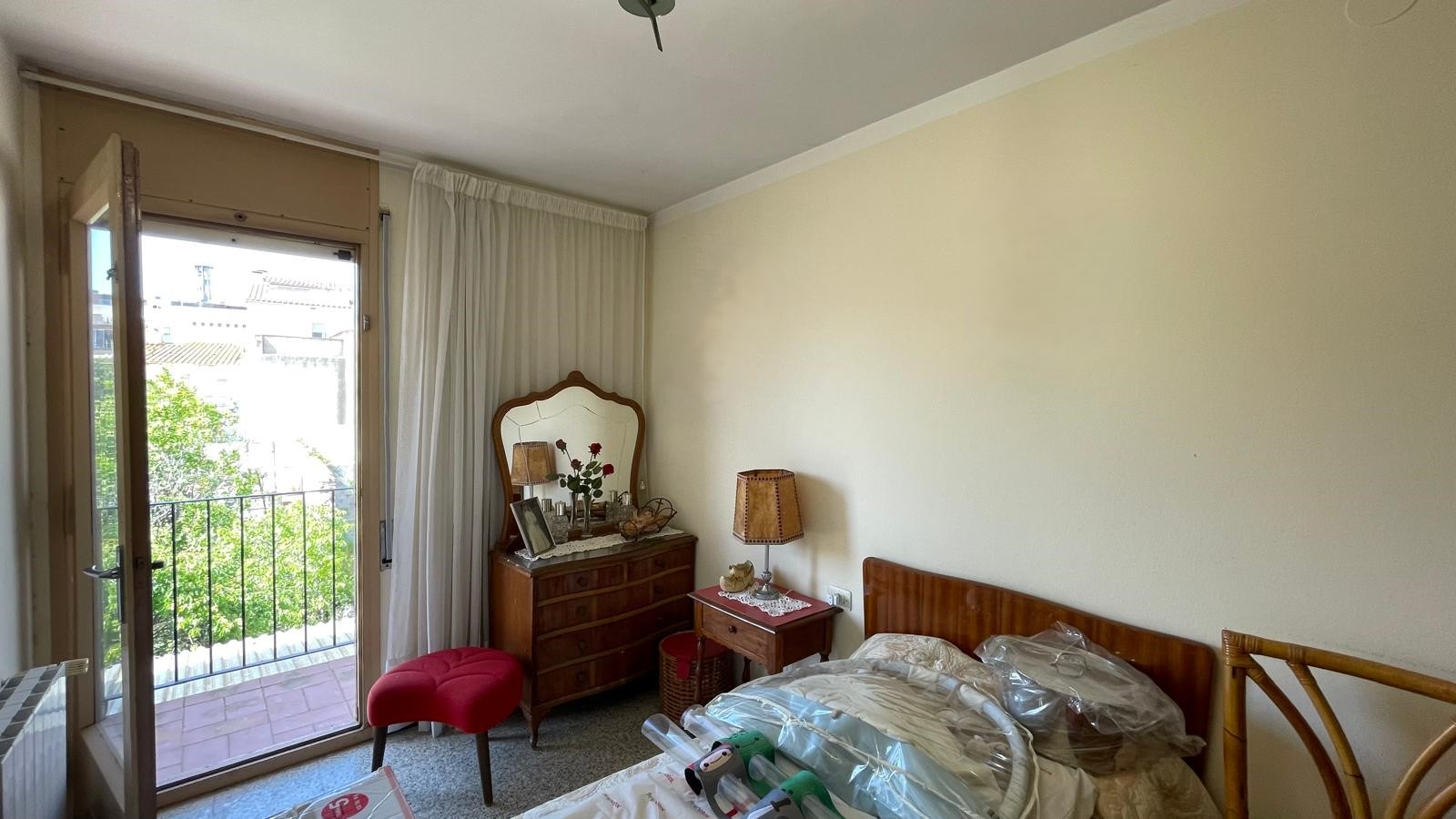 Casa de pueblo en venta, con gran jardín, varias terrazas y local comercial -  Centro de Palafrugell, Girona, Baix Empordà.
