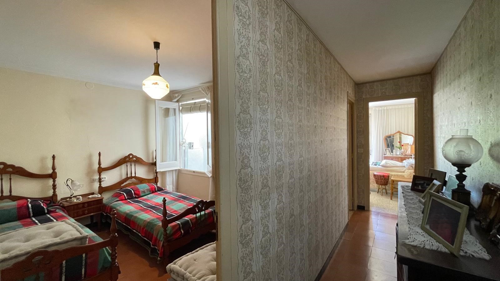 Casa de pueblo en venta, con gran jardín, varias terrazas y local comercial -  Centro de Palafrugell, Girona, Baix Empordà.