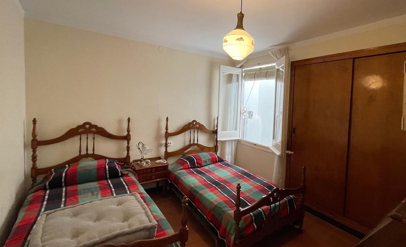 Casa de pueblo en venta, con gran jardín, varias terrazas y local comercial -  Centro de Palafrugell, Girona, Baix Empordà.