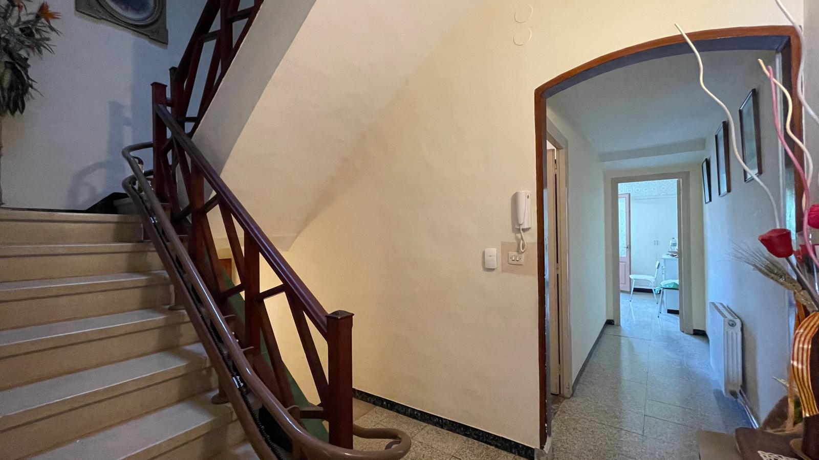 Casa de pueblo en venta, con gran jardín, varias terrazas y local comercial -  Centro de Palafrugell, Girona, Baix Empordà.