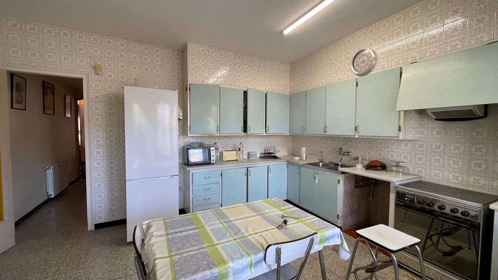 Casa de pueblo en venta, con gran jardín, varias terrazas y local comercial -  Centro de Palafrugell, Girona, Baix Empordà.