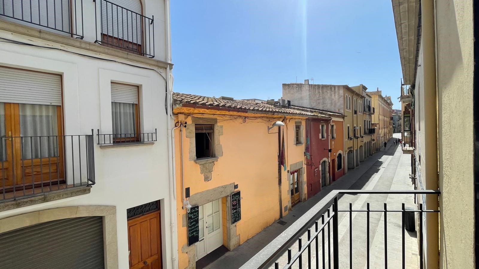 Casa de pueblo en venta, con gran jardín, varias terrazas y local comercial -  Centro de Palafrugell, Girona, Baix Empordà.