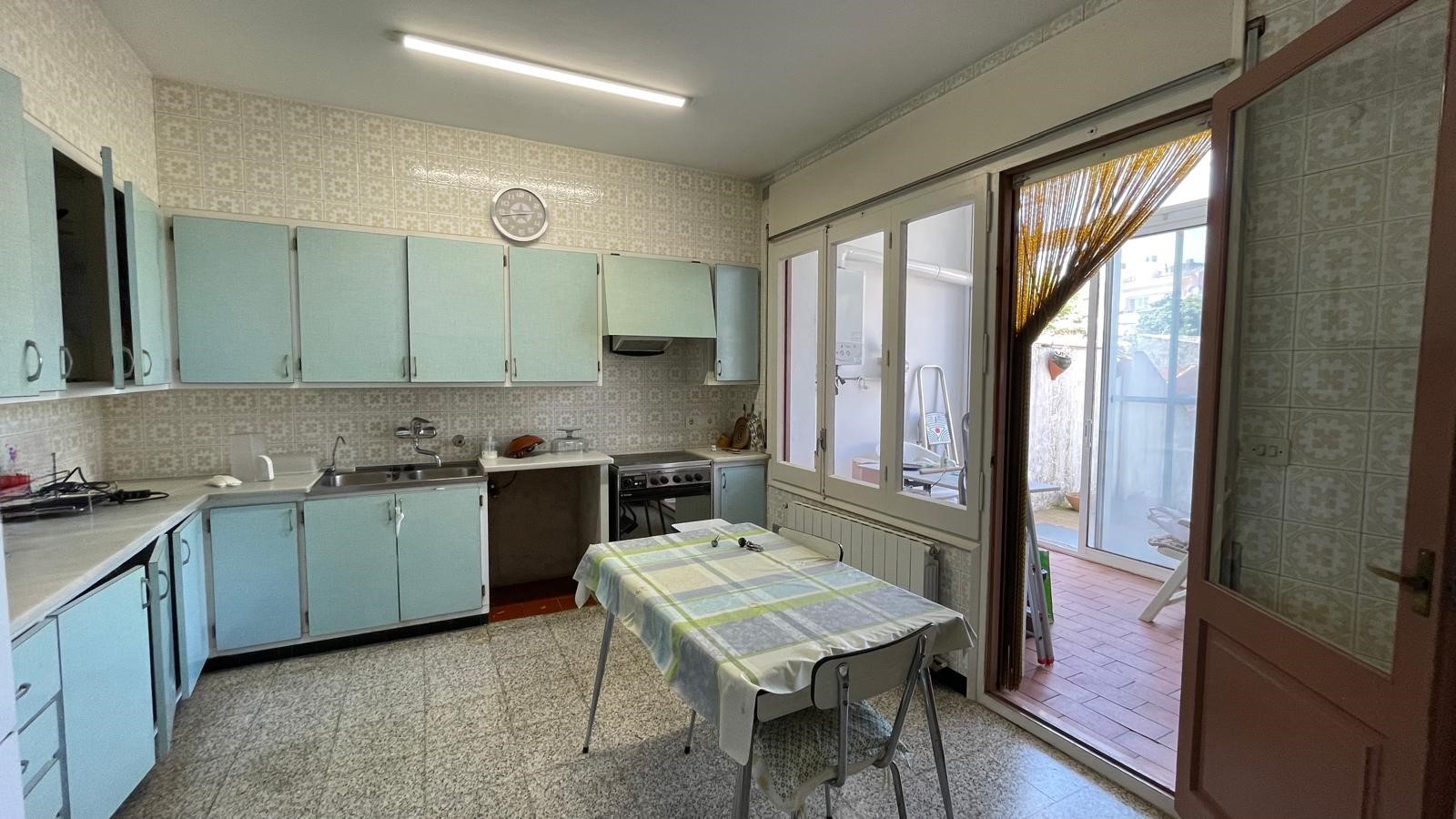 Casa de pueblo en venta, con gran jardín, varias terrazas y local comercial -  Centro de Palafrugell, Girona, Baix Empordà.
