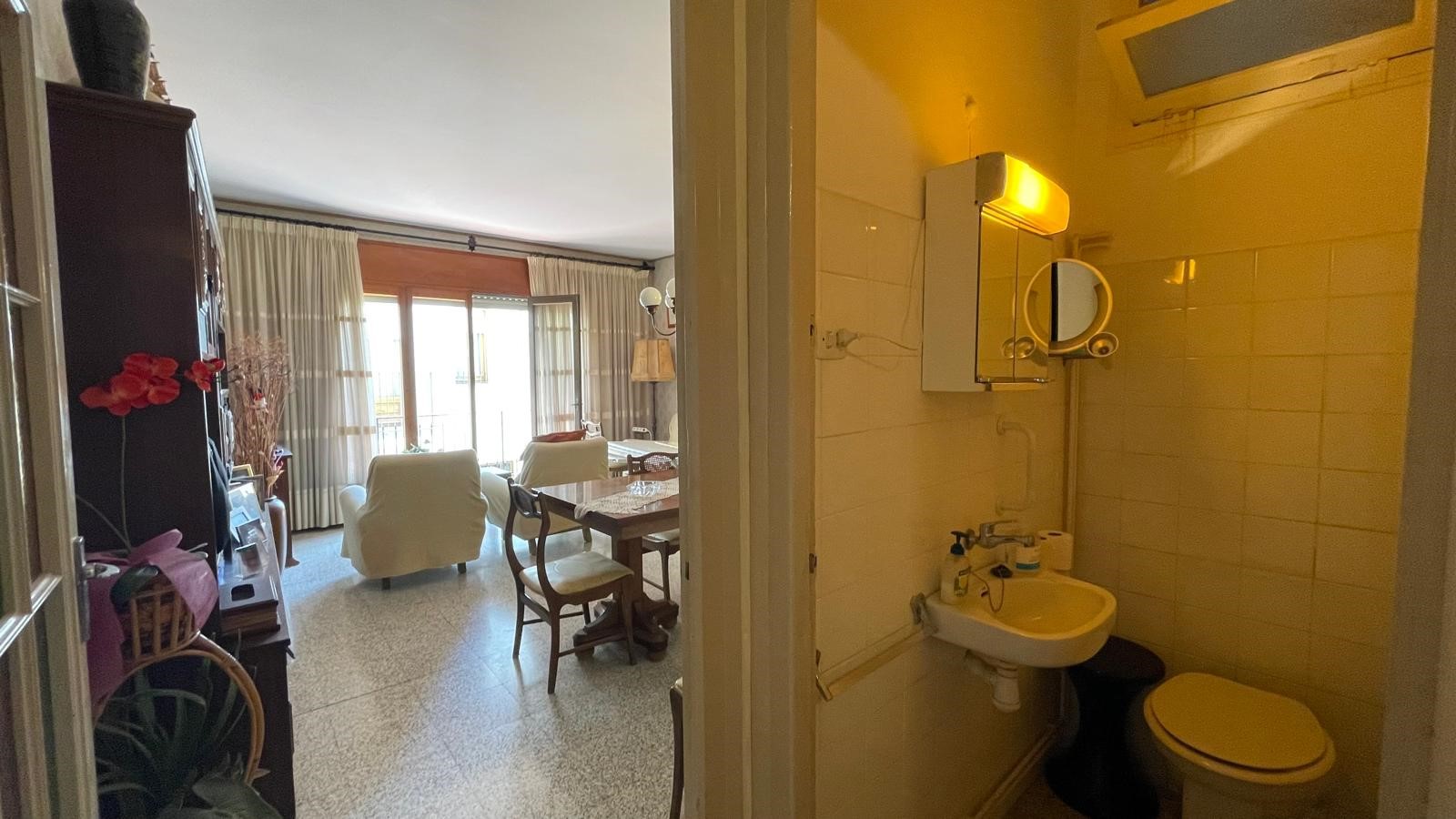 Casa de pueblo en venta, con gran jardín, varias terrazas y local comercial -  Centro de Palafrugell, Girona, Baix Empordà.