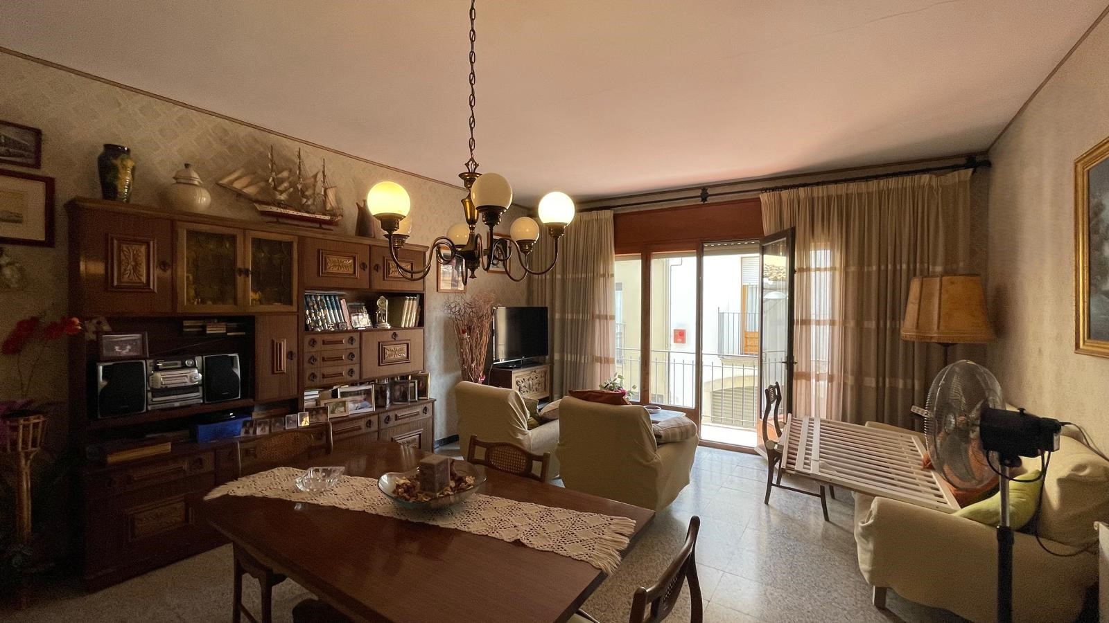 Casa de pueblo en venta, con gran jardín, varias terrazas y local comercial -  Centro de Palafrugell, Girona, Baix Empordà.