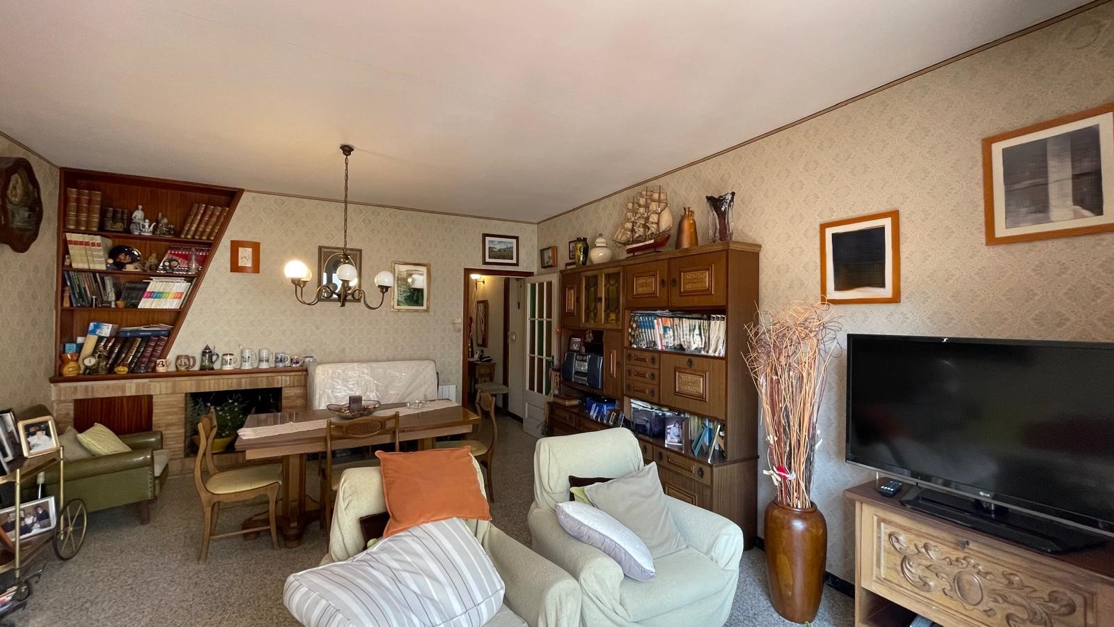 Casa de pueblo en venta, con gran jardín, varias terrazas y local comercial -  Centro de Palafrugell, Girona, Baix Empordà.