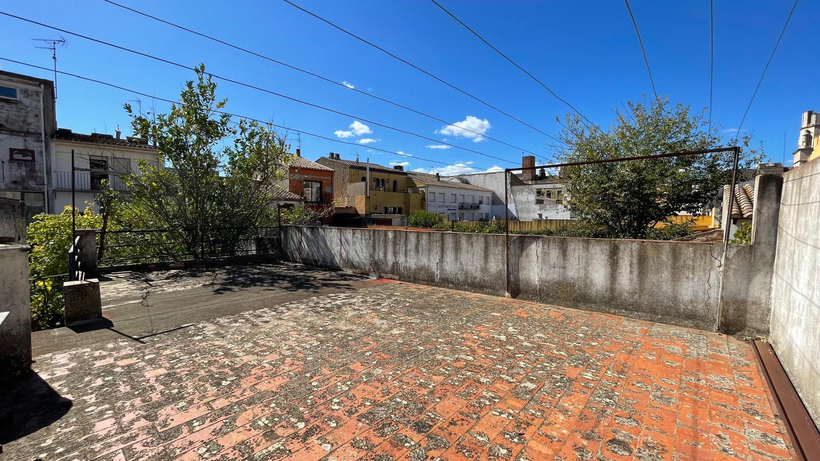 Casa de pueblo en venta, con gran jardín, varias terrazas y local comercial -  Centro de Palafrugell, Girona, Baix Empordà.