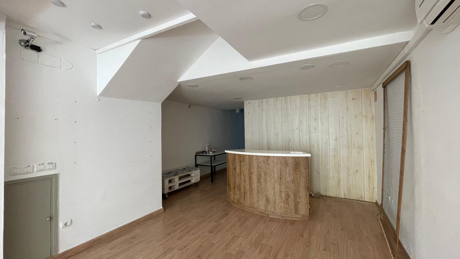 Casa de pueblo en venta, con gran jardín, varias terrazas y local comercial -  Centro de Palafrugell, Girona, Baix Empordà.